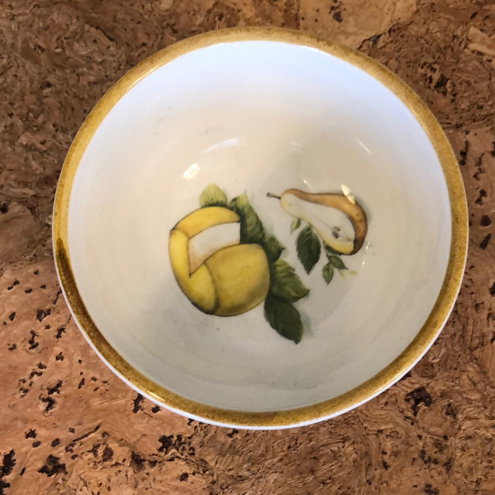 Sur la table bowl